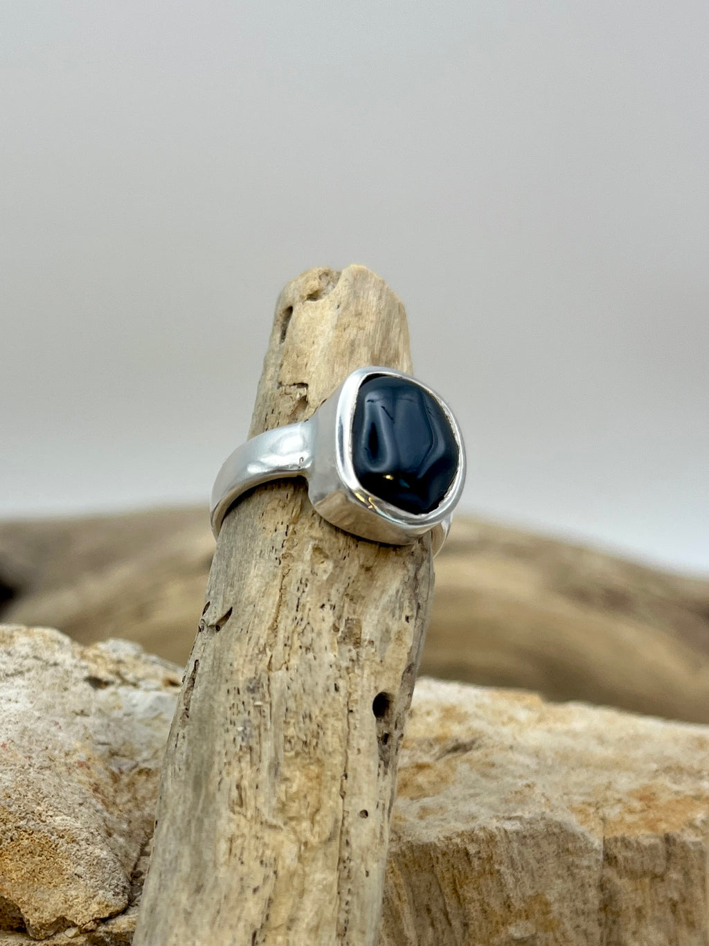 Tiger Tears Spinel Gemstone Ring